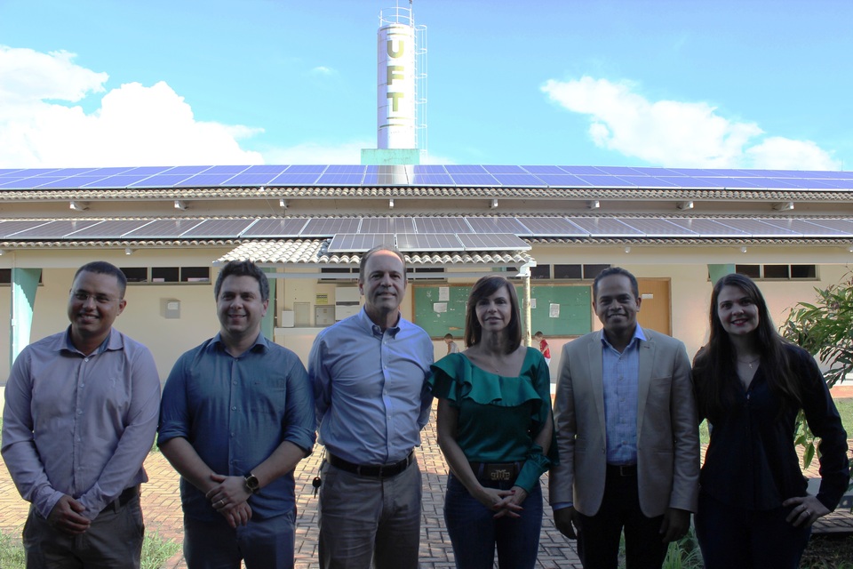 Presentes na inauguração o prof. Alcy Monteiro, Dep. Federal Tiago Dimas, Reitor Bovolato, Dep. Federal Dorinha Seabra, Prefeito da UFT, João Batista e a acadêmica de Engenharia Elétrica, Darlene Dullius. (da esq. p/ dir.) (Foto:Samuel Lima/Sucom)