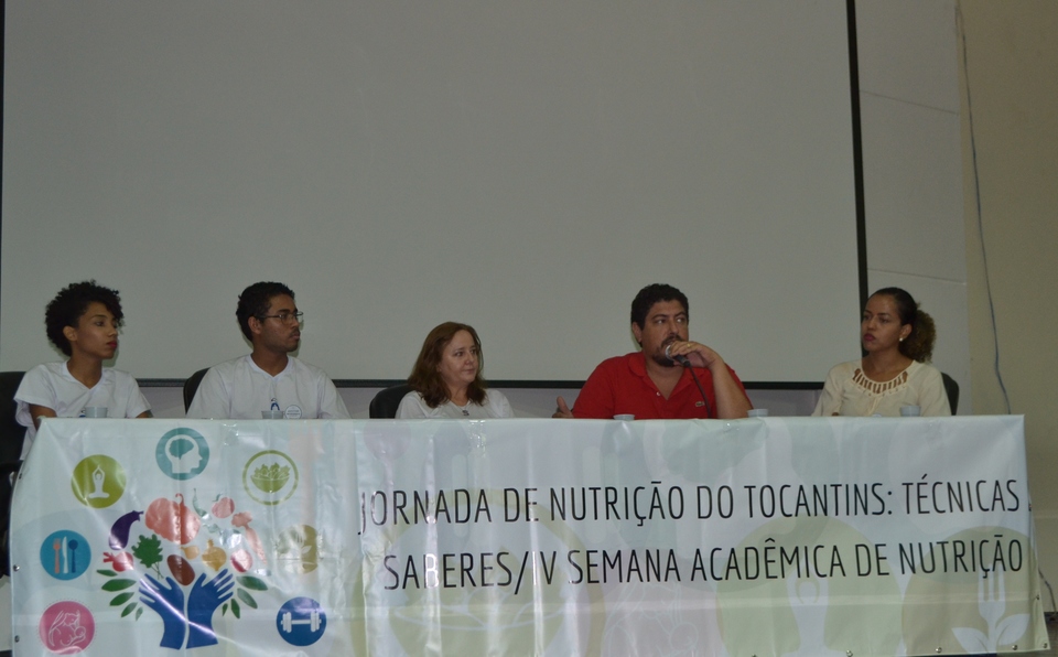 Erica, Klisman, Salete, Felipe e Carolina, na mesa de abertura do evento (Foto: Thais Oliveira/Sucom)