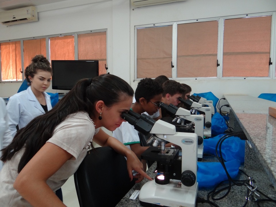 A Universidade Aberta à Comunidade: Conhecendo o Complexo de Laboratórios da Saúde
