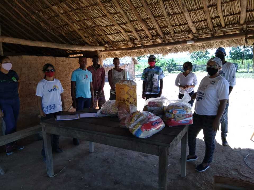 Cestas foram distribuídas em comunidades carentes do Estado (Foto: Divulgação)