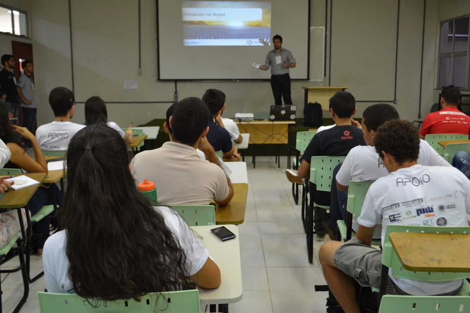 Momento da palestra de Jean Diniz sobre Energia Elétrica no Brasil (Foto: Elini Oliveira/Dicom)