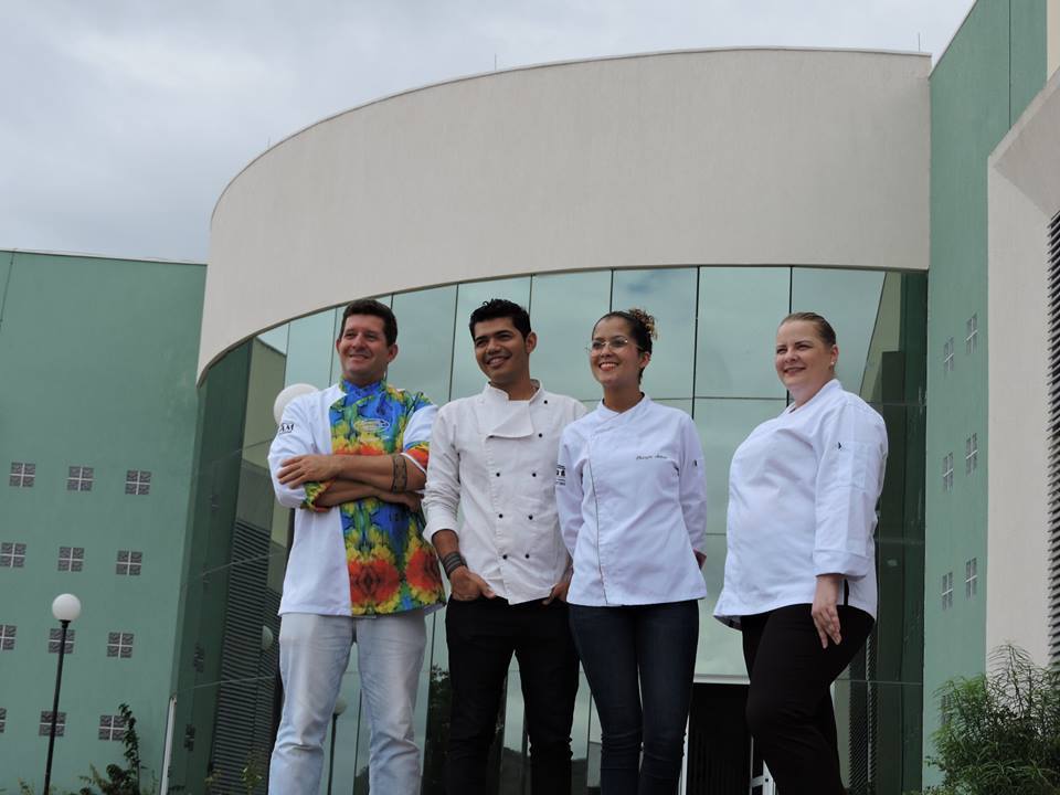 Comissão Julgadora dos pratos que serão degustados no I FGA (Foto: Geórgia Marques)