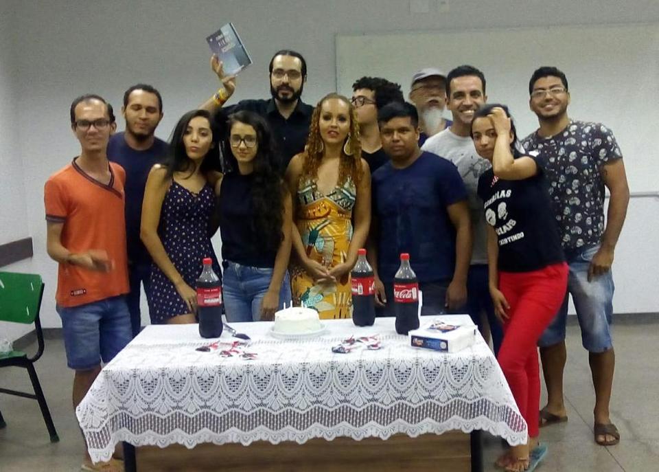 Imagem de arquivo da Turma da disciplina do professor Brice, quando ainda era possível aglomerar (Foto: Divulgação)