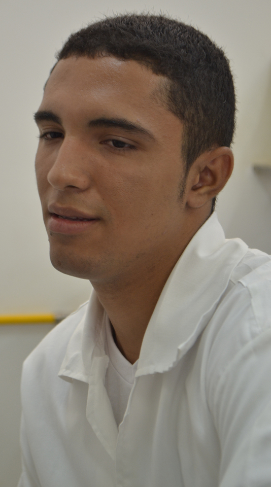 O aluno Alves disse que tirou várias dúvida sobre Biologia na visita (Foto: Samuel Lima/Dicom)