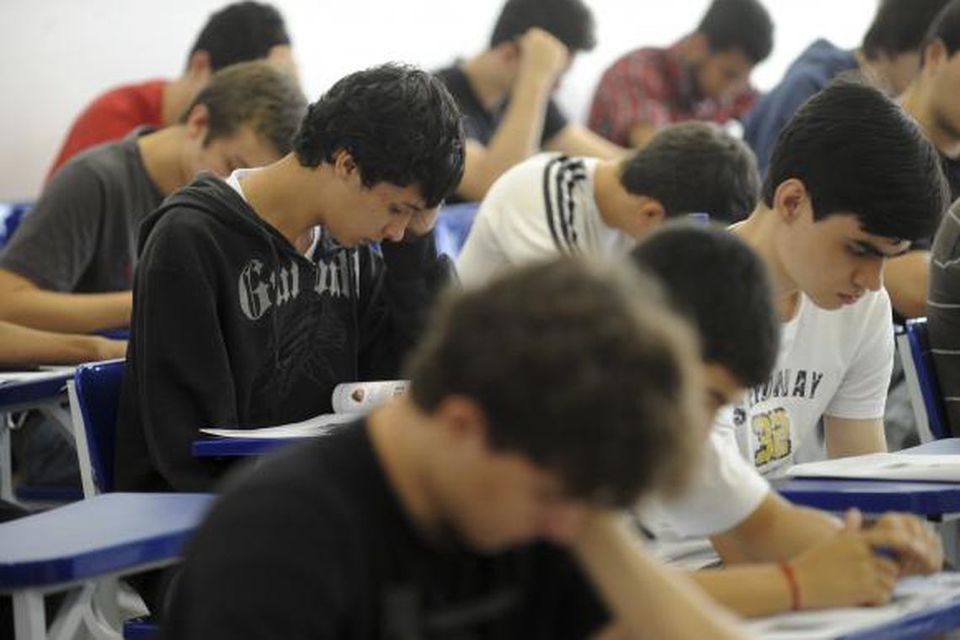 Estudantes durante aplicação de prova (Arquivo Agência Brasil)