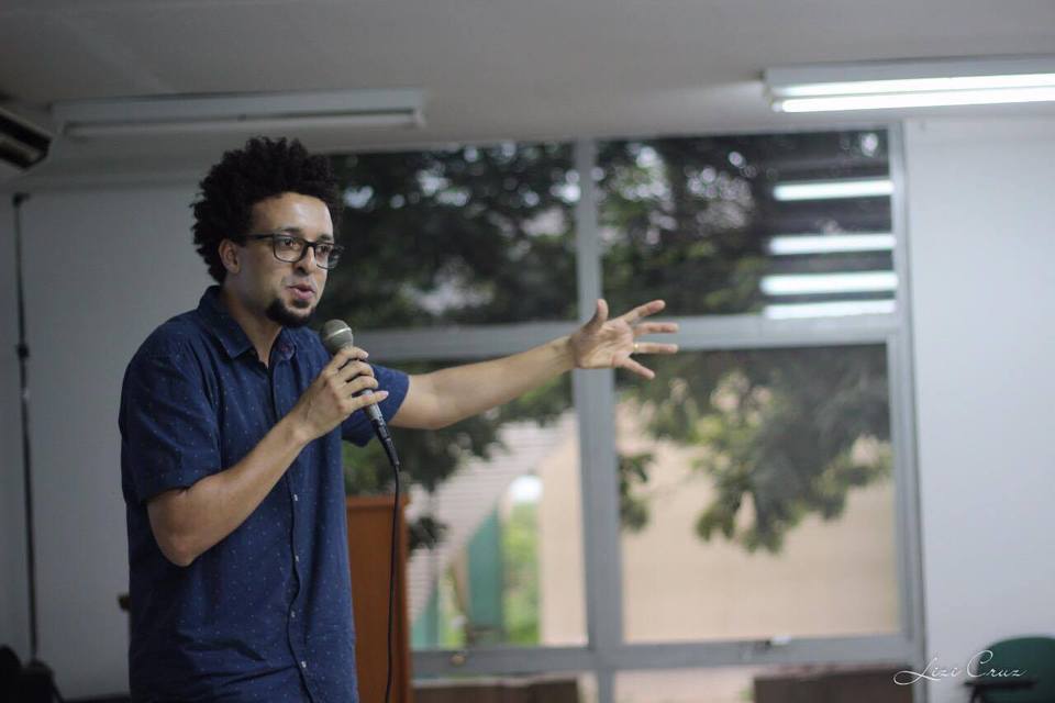 Professor Laudislau durante a palestra Processos de Exclusão na Vida Acadêmica (Foto: Divulgação)