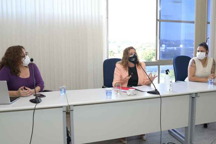 Sandra Goulart (ao centro) com as diretoras do Congecom, Rose Pinheiro, e do Cedecom, Fábia Lima, comunicação é estratégica na gestão das universidades.jpg (Foto: Foca LIsboa UFMG)