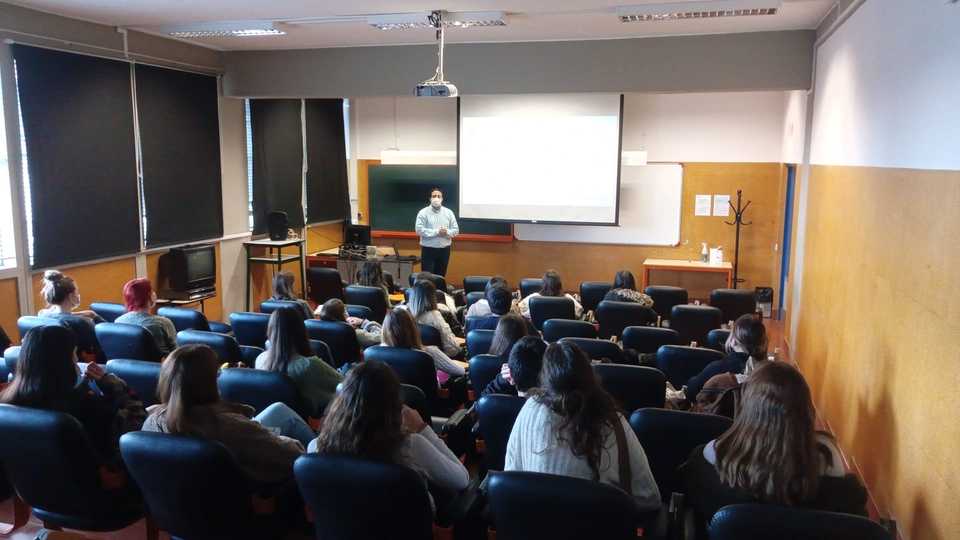 Palestra ministrada pelo professor Renato Sarmento na Universidade de Lisboa, Portugal (Foto: Divulgação)