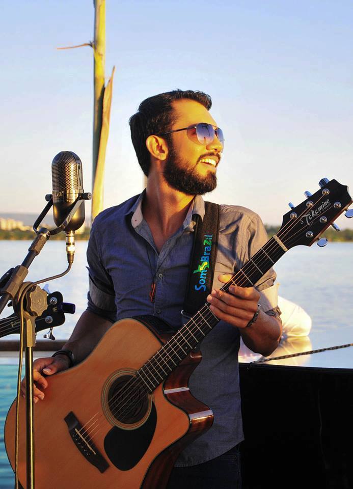 Onassis Costa trará músicas autorais, muito pop e rock (Foto: Divugação / Perfil Facebook)