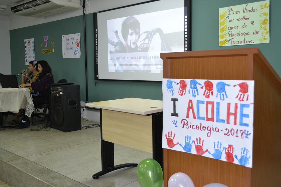 Acadêmicos e docentes do curso de Psicologia realizam o I Acolhe aos Calouros. (Foto: Rodrigo Mamédio)