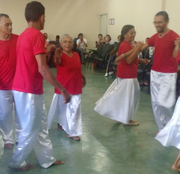 Grupo de Lindô da Comunidade Folha Grossa durante apresentação na tarde desta quinta-feira, no Câmpus da UFT em Tocantinópolis (Foto: Eveliny Jácome/Divulgação)