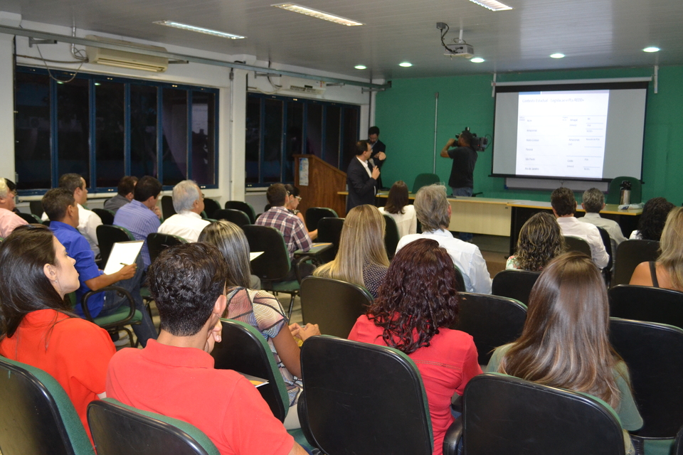 Reunião plenária da consulta pública em Palmas foi no auditório do Bloco III, no Câmpus da UFT (Foto: Patrícia Paiva/Dicom-UFT)