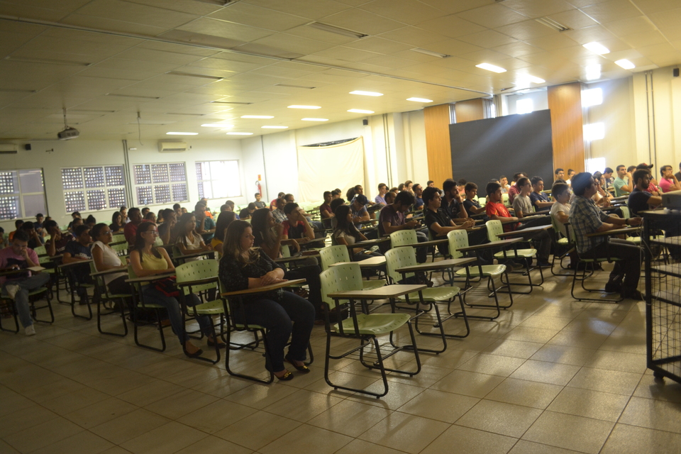 Evento conta com participação de estudantes das engenharias Civil e Elétrica (Foto: Paulo Teodoro/Dicom)