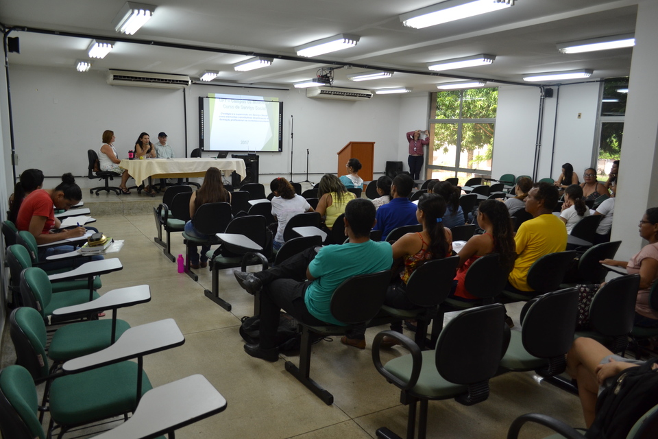Mesa de Abertura do curso de supervisão em Serviço Social (Foto: Rodrigo Mamédio/Divulgação)