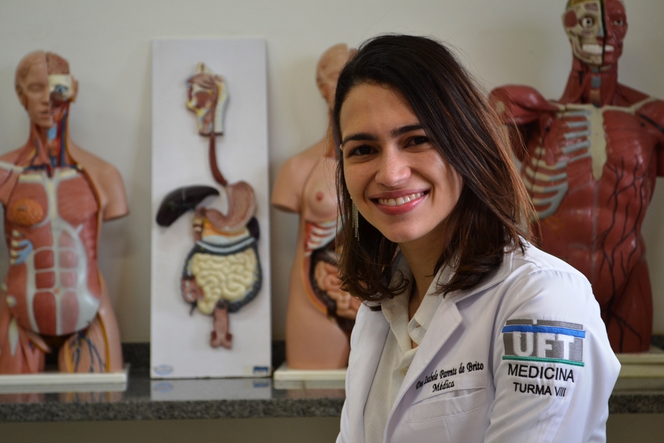 Primeiro lugar no processo seletivo do SUS em São Paulo, Isabele garantiu vaga em mais cinco programas de residência médica do país (Foto: Bianca Zanella/Dicom)