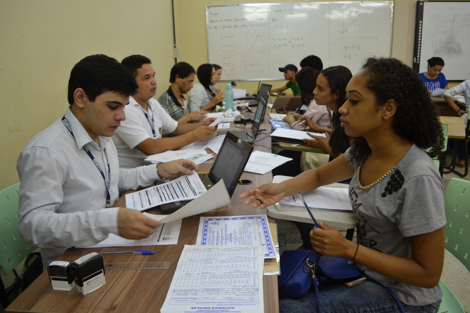 Realização de matrículas dos alunos aprovados pelo Sisu na lista de espera da UFT. (Foto: Erica Regina Ferreira).