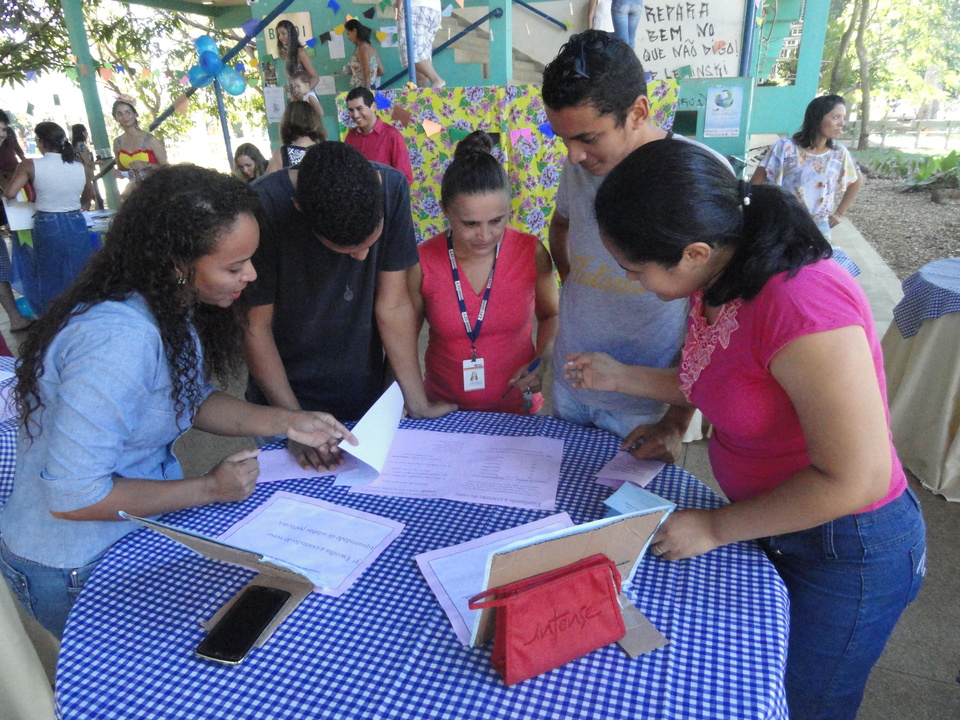 Atividade de produção de textos envolveu acadêmicos na manhã desta segunda-feira (Foto: Jacqueline Fabbrin/Divulgação)