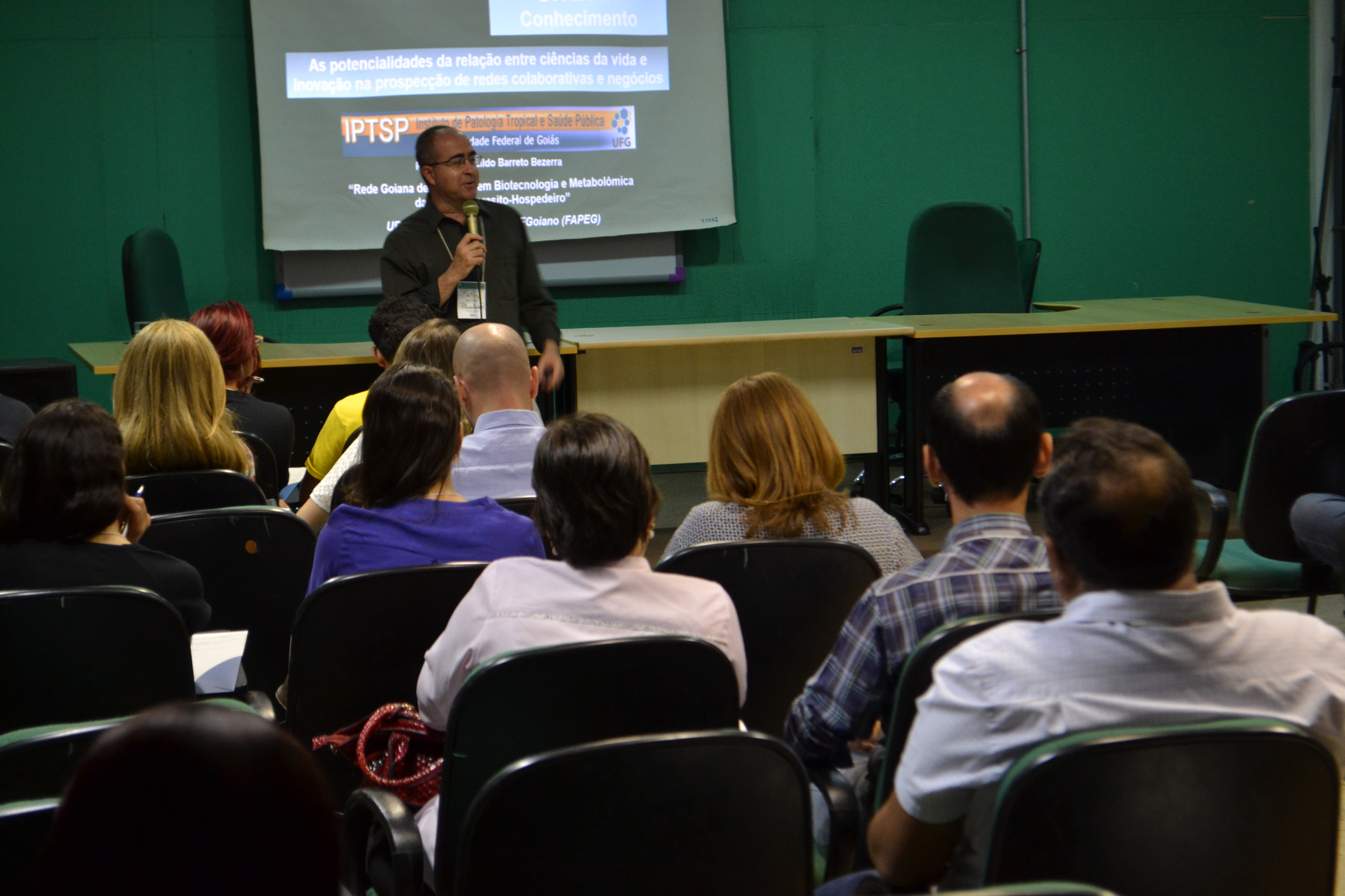 Professor Clecildo em palestra sobre gestão do conhecimento(Foto: Lean Felipe)