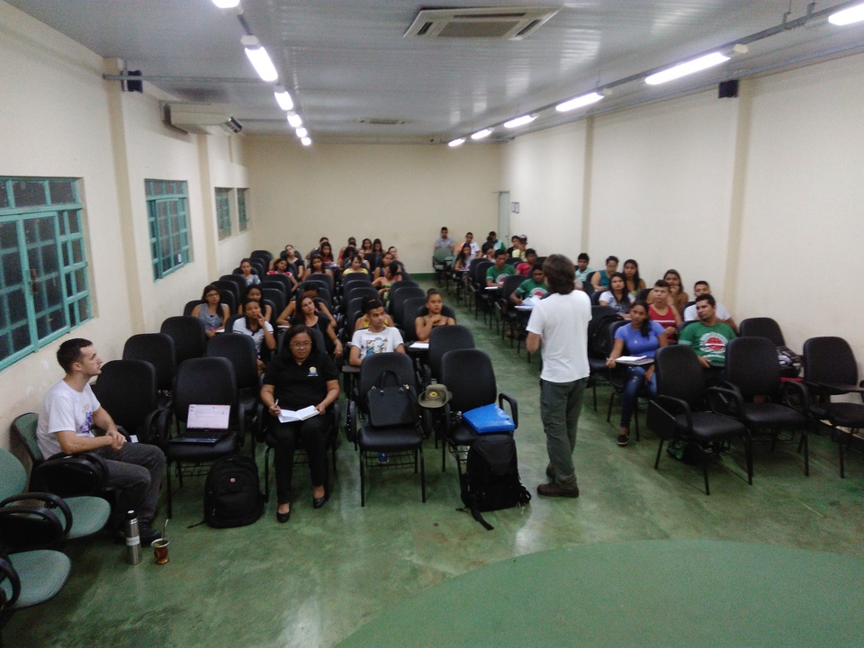 Discussão sobre primeira versão da produção audiovisual para o Festival de Vídeos de 1 minuto já ocorreu (Foto: Cássia Ferreira Miranda)