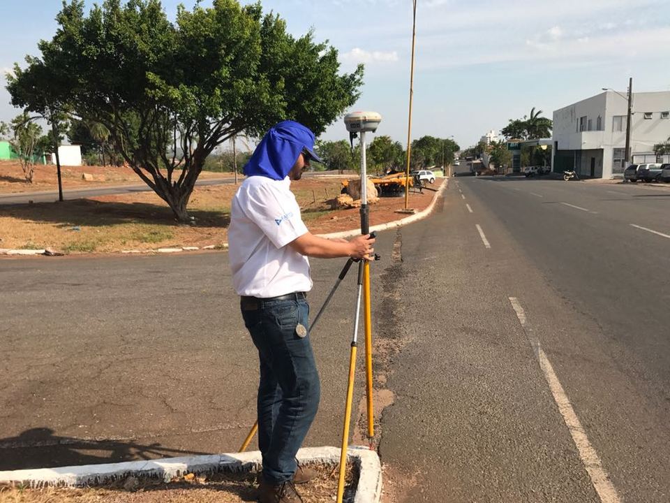 Técnico durante cadastro territorial em Paraíso do Tocantins (Foto: Divulgação IAC/UFT)