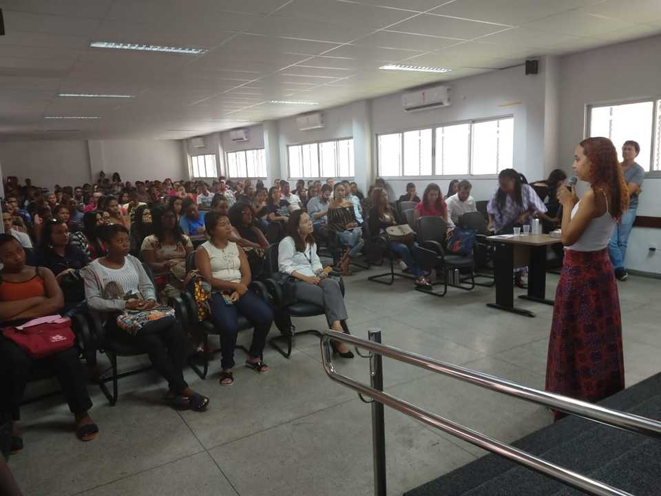 Professora Gleys Ially foi a palestrante da Calourada (Foto: Divulgação Câmpus de Arraias)