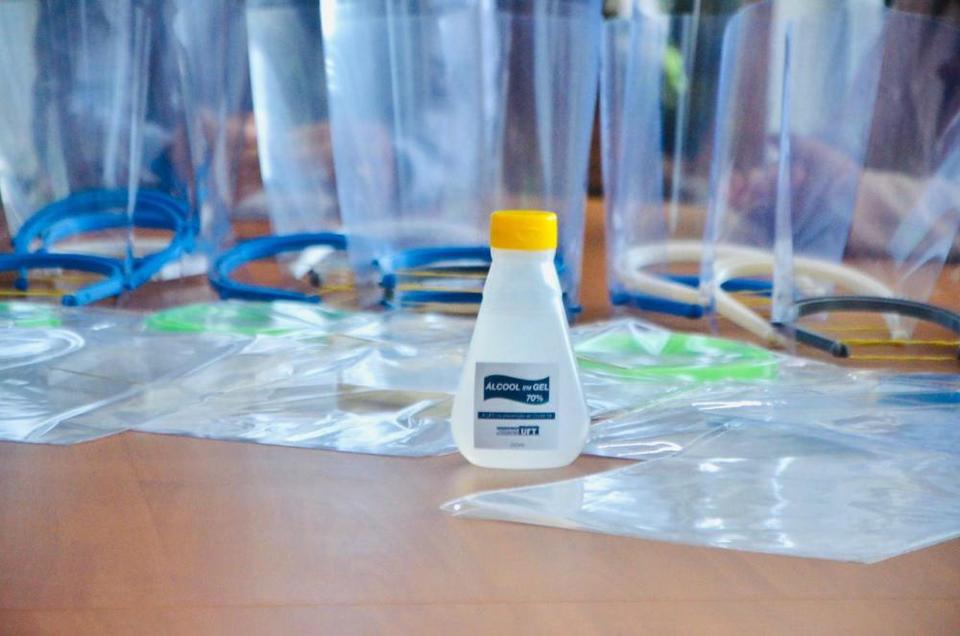 A ideia é produzir álcool em gel com insumos da Educação nos laboratórios da UFT (Foto: Mylena Ribeiro / Governo do Tocantins)