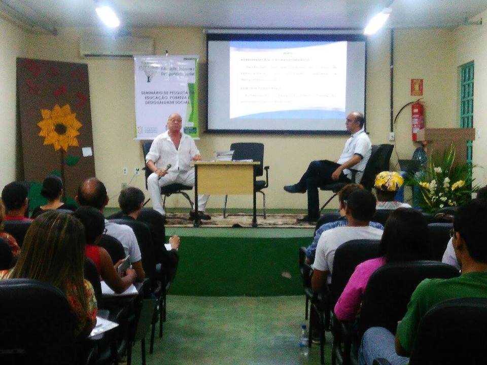 Palestra do professor Maurício Roberto da Silva, da UniChapecó, abrindo o Seminário (Foto: Naamara Sousa Reis/Divulgação)