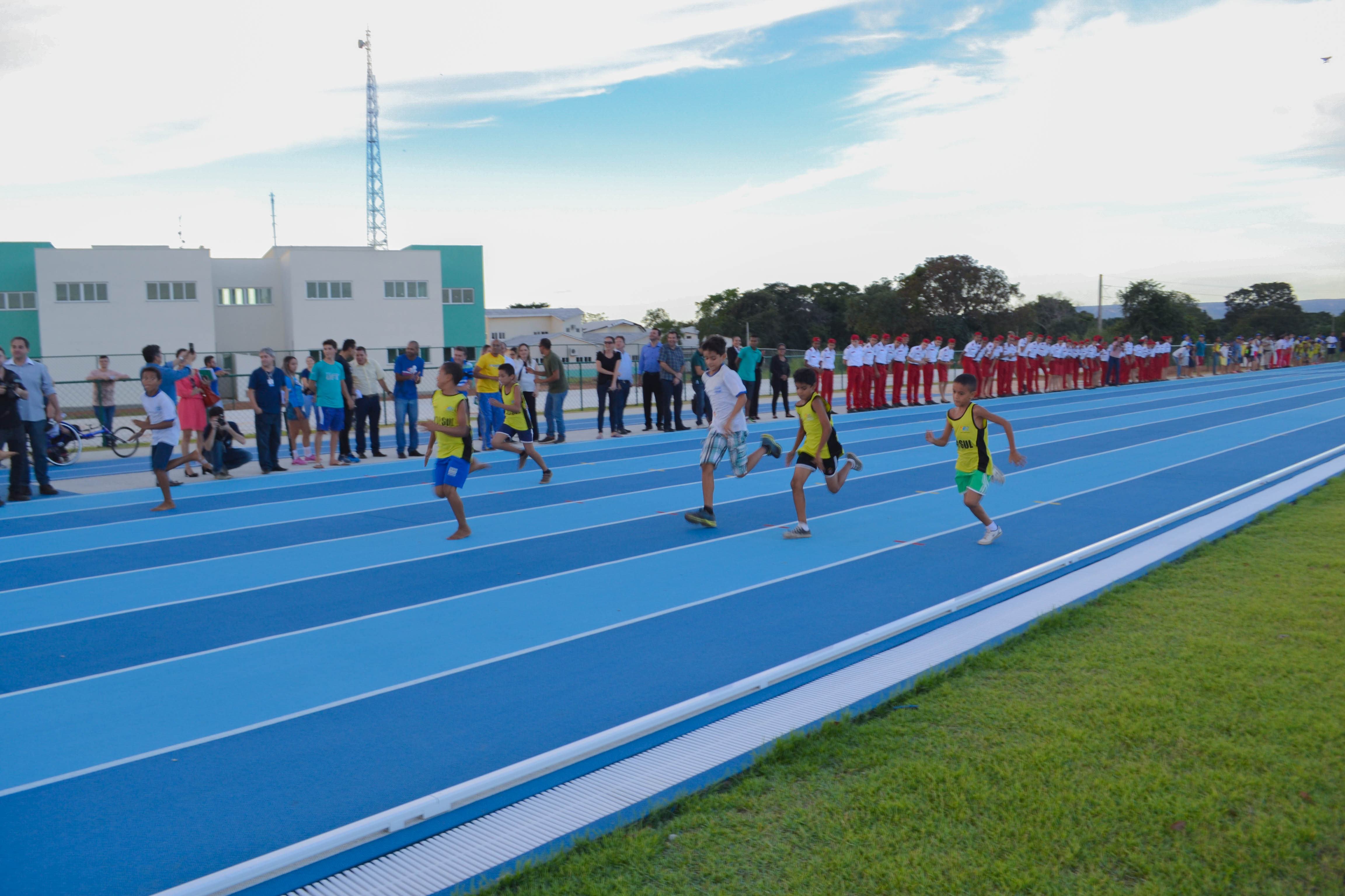 Pista oficial de atletismo também será utilizada para as atividades do Clube (Foto: Lean Felipe / Dicom UFT)