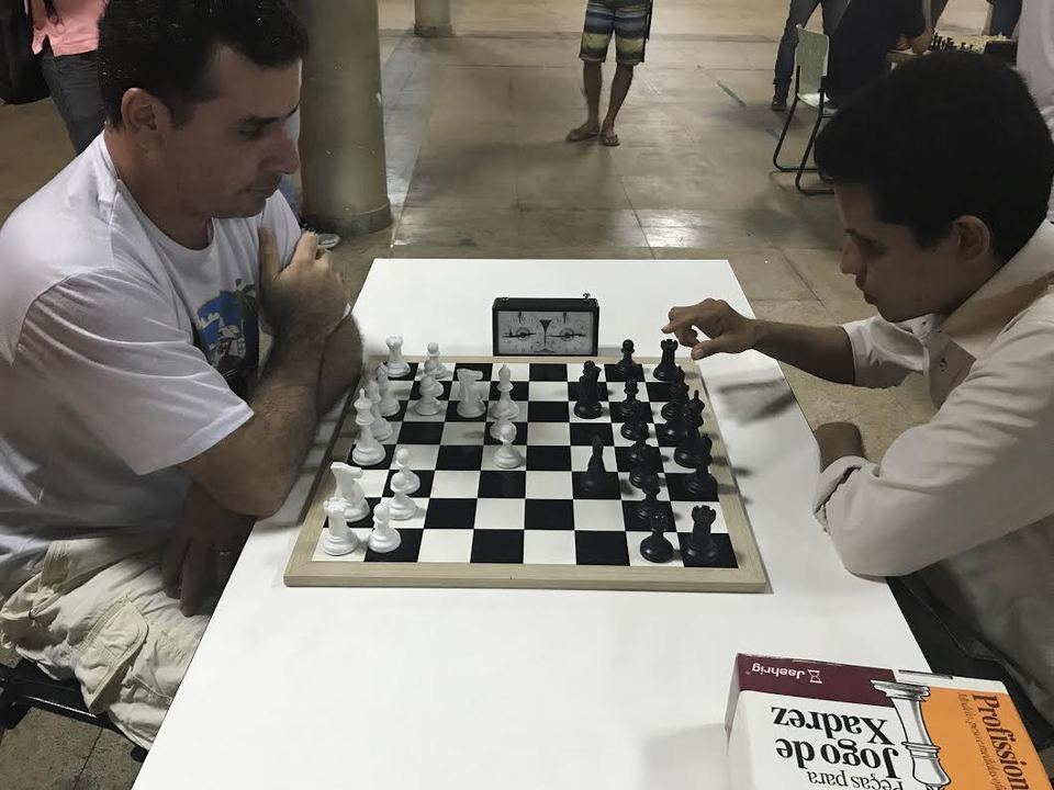 Momento da disputa no I Campeonato de Xadrez no Câmpus de Palmas (Foto: Divulgação Proex)