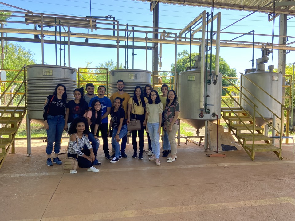 Estudantes do curso de Engenharia de Bioprocessos e Biotecnologia visitam usina de produção de etanol da UFT (Foto: Arquivo Pessoal/Elainy Cristina)