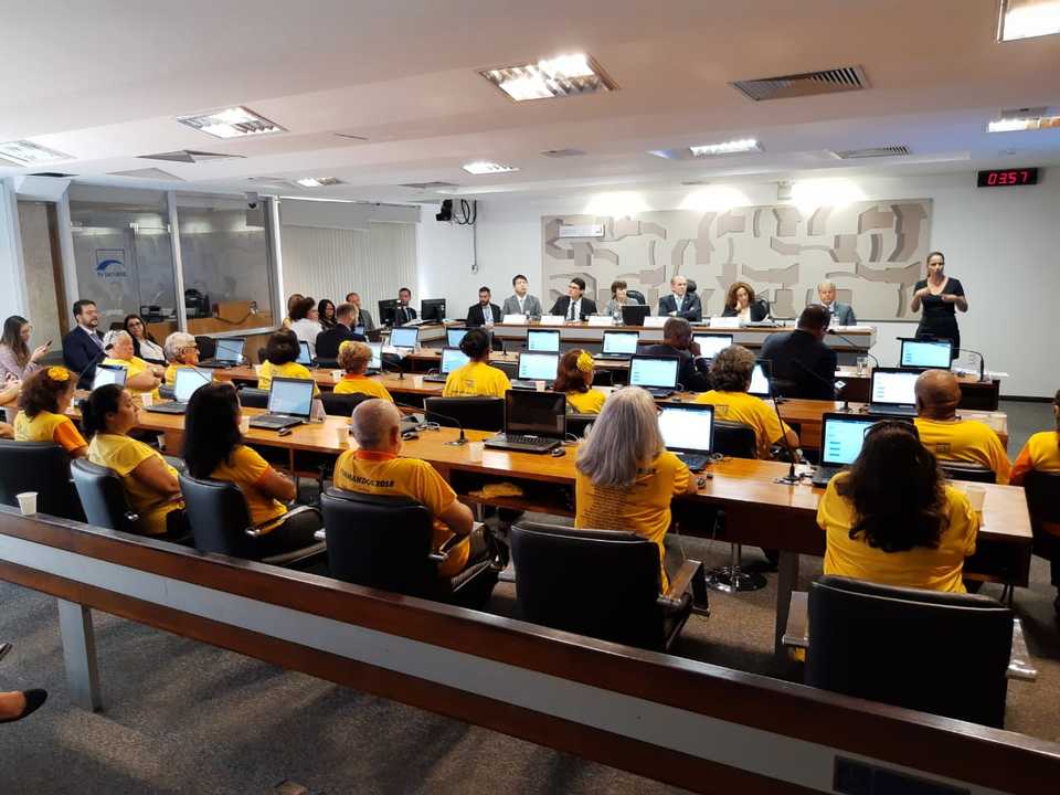 Acadêmicos da UMA presentes na audiência pública no Senado (Foto: Fábio Almeida/UMA)