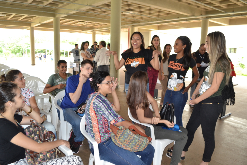Estudantes Veteranos também participaram das atividades, interagindo com os novos alunos (Foto: Erica Regina)