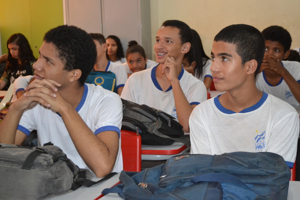 Jovens aprendem noções básicas de economia antes do primeiro emprego (Foto: Daniel dos Santos)