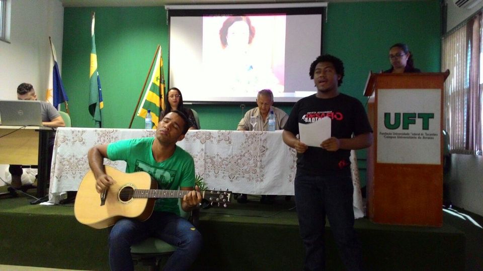 Em Arraias, várias músicas compuseram o culto ecumênico no auditório do Câmpus (Foto: Divulgação)