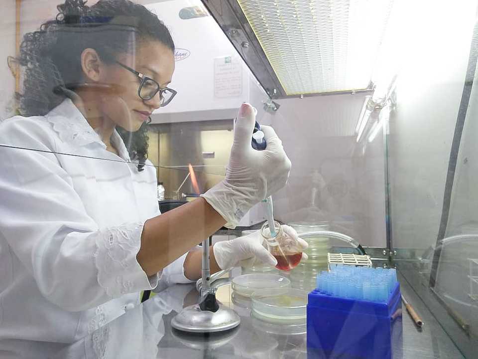 Laboratório presta serviços de análises não fiscais também para indústrias alimentícias (Foto: Divugação LMA)
