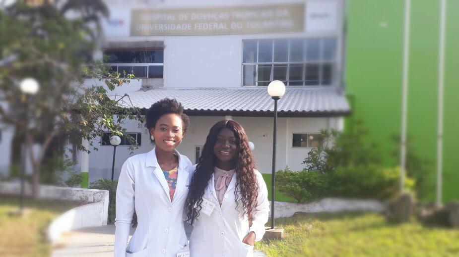 Alunas de Medicina em estágio no HDT-UFT (Foto: Daianni Parreira/HDT-UFT)