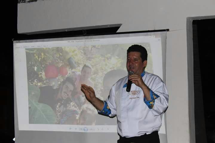 Chef Osmane durante palestra em Arraias (Foto: Thamyris Andrade/Divulgação)