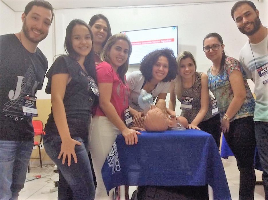 Marta Romilda (ao centro) em curso Advanced Cardiovascular Life Support - ACLS (Foto_Samir Schneid)
