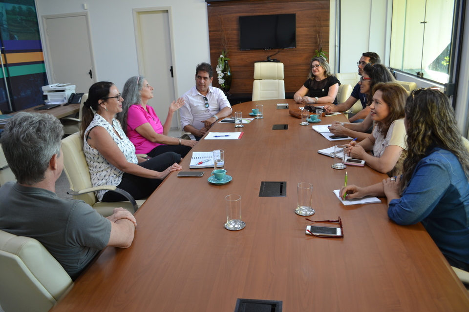 Reunião ocorreu no gabinete da Reitoria, no final da tarde da última sexta-feira (Foto: Samuel Lima/Sucom)
