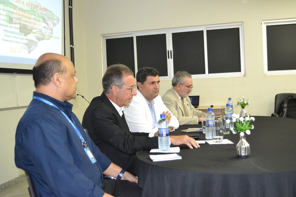 Edglei Rodrigues, José Roberto Fernandes, Waldecy Rodrigues e Edson Oliveira (e p/ d) na mesa de debates (Foto: Samuel Lima/Dicom)
