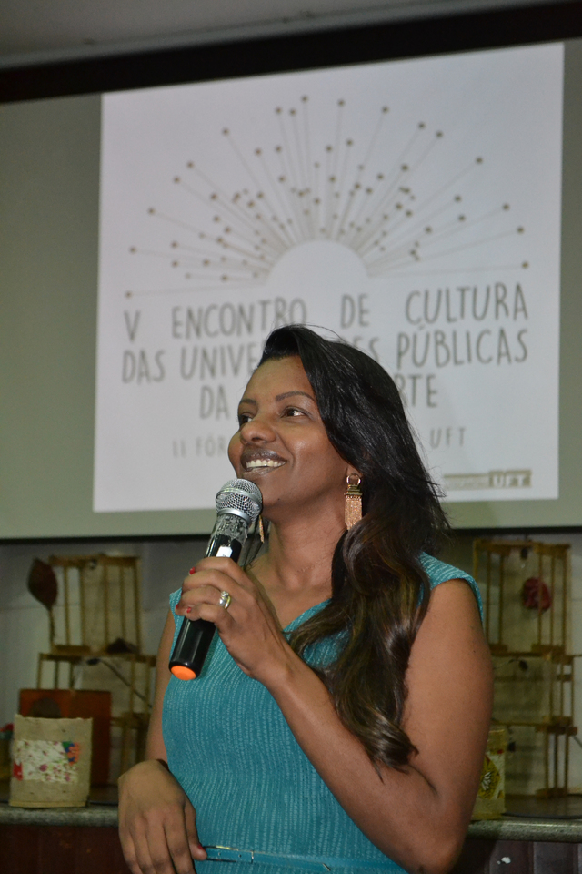 Maria Santana destacou a importância da discussão das políticas culturais na Universidade (Foto: Samuel Lima/Dicom)