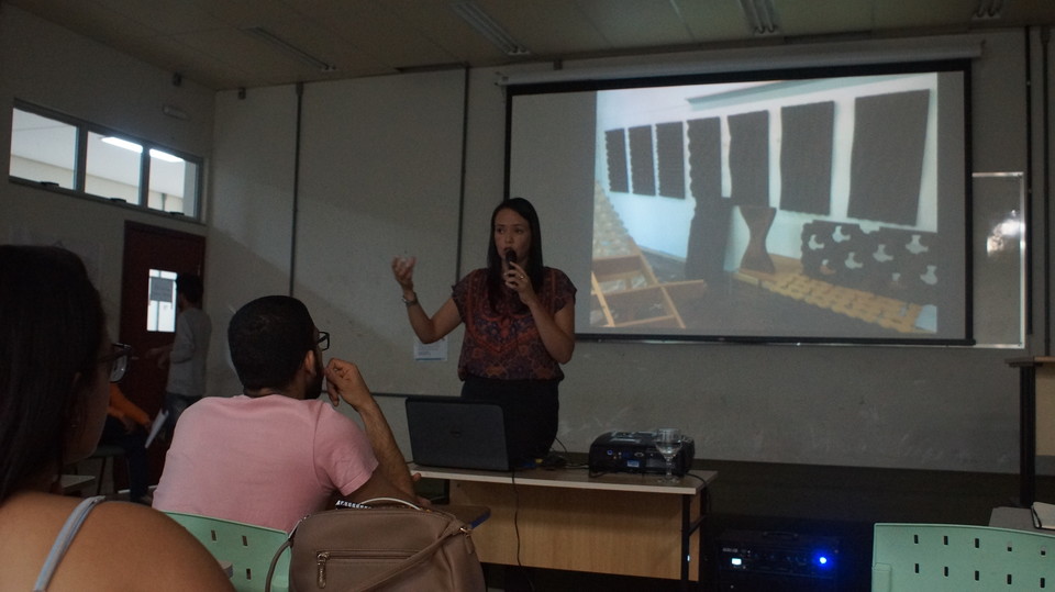 Helen durante palestra no Câmpus de Palmas e que foi transmitida para a Universidade de Lisboa, Portugal (Foto: Divulgação)