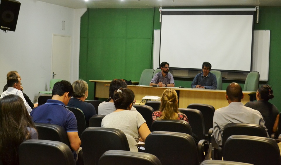 Membros do Conselho Estadual de Desenvolvimento da Piscicultura se reúnem no auditório da Reitoria da UFT (Foto: Bruna Santos/Sucom)