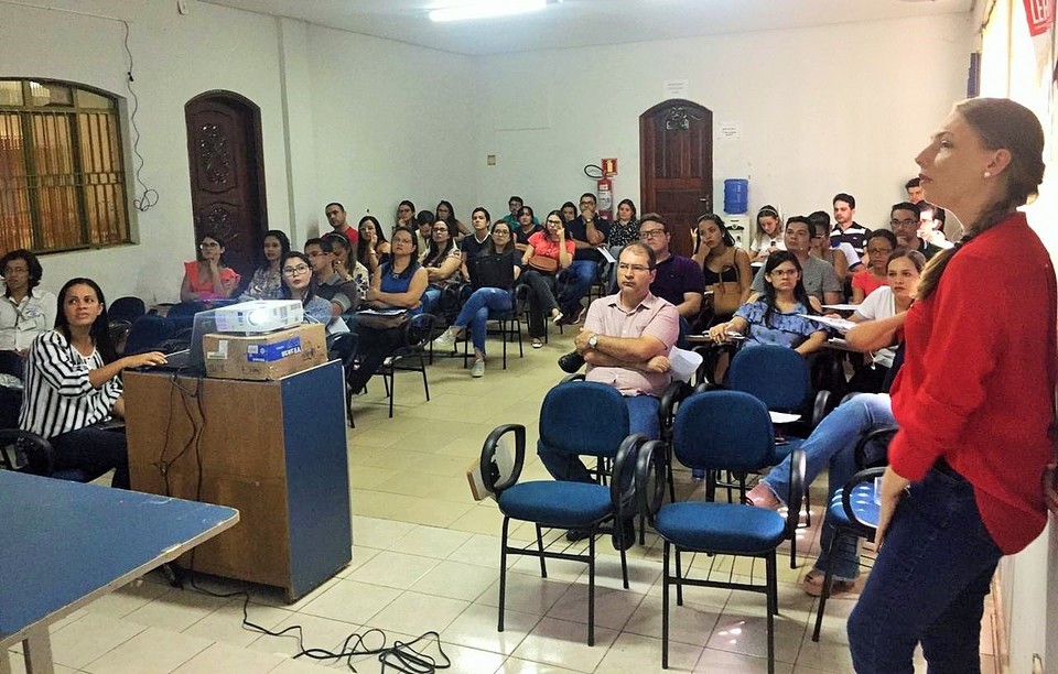Médica do HDT-UFT realiza palestras sobre a doença de Chagas aguda para Profissionais da Saúde
