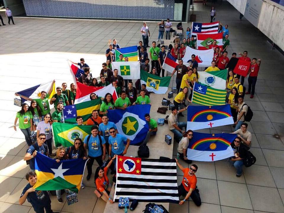 Equipe do Tocantins (à esquerda) entre os outros estados finalistas no Desafio Sebrae. Foto: Divulgação