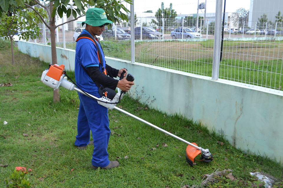 Doze roçadeiras manuais serão distribuídas pelos câmpus da UFT (Foto: Samuel Lima/Dicom)