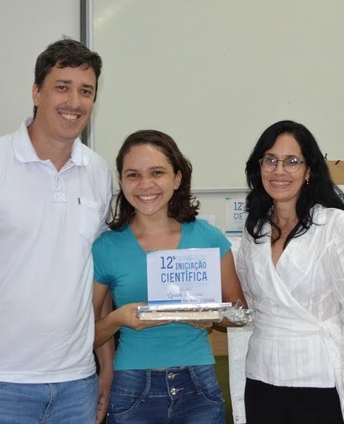 Professor Rocha, Antoniana e a pró-reitora de Graduação, Vânia Passos (e p/ d) (Foto: Antonio Carlos Ribeiro / Divulgação)