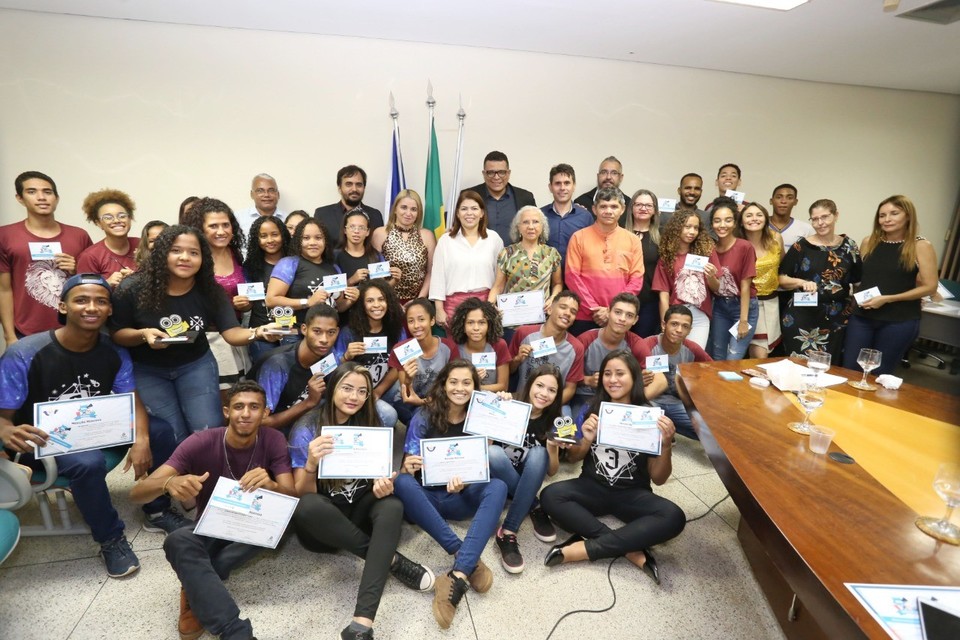 Alunos que participaram da produção dos curtas vencedores do festival foram homenageados pela Secretaria de Educação do Tocantins. Foto: Marcio Vieira/ Seduc-TO