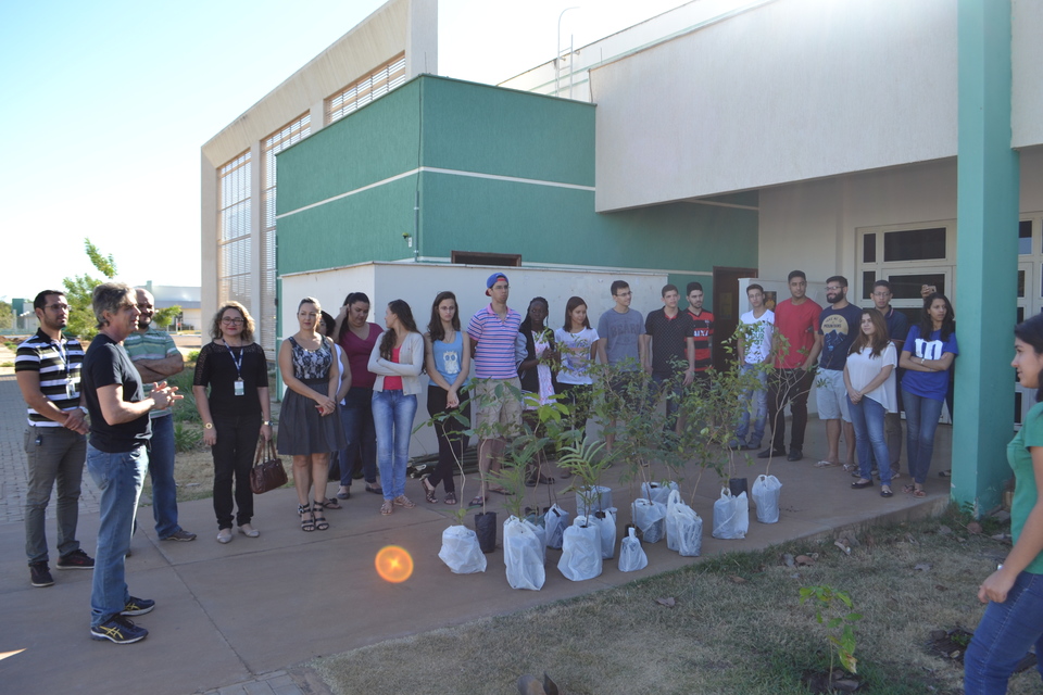 Trote Ecológico: Plantio de Mudas - 05jun2017 - (Foto: Lukas Ramos)