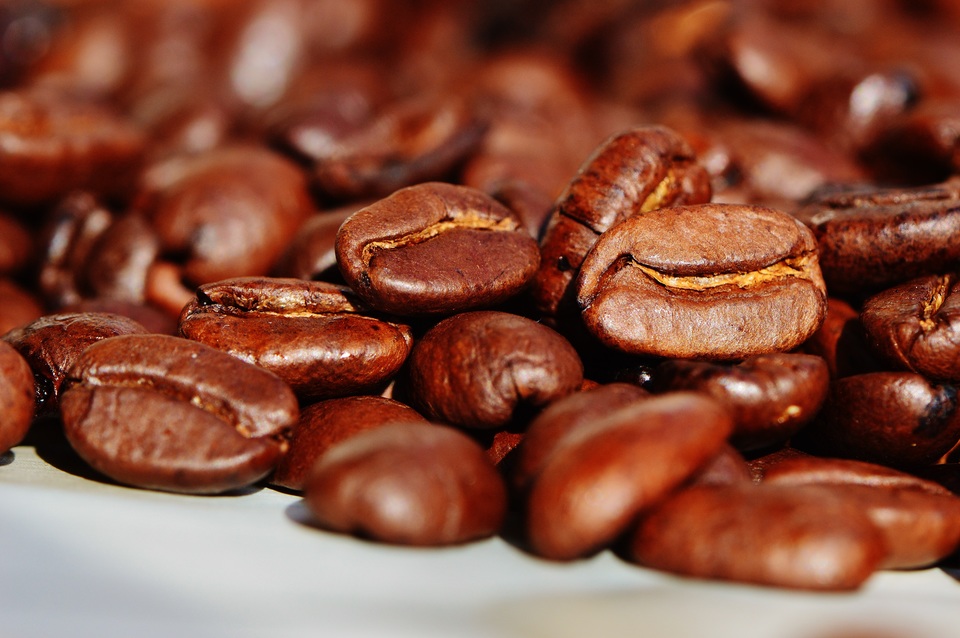 O café é uma bebida estimulante e deve ser tomada com moderação (Foto: Alexas Fotos/Pixabay/CC0)